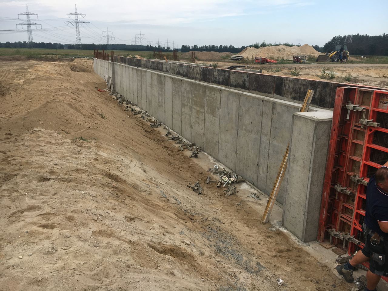 Fertiggestellte Betonwände